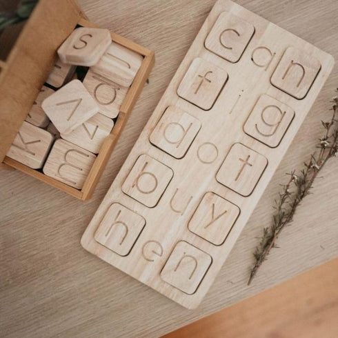 QTOYS - CVC Word Board